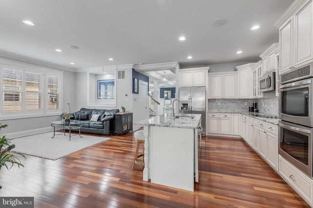 606 BARTON ST, Arlington, VA 22204