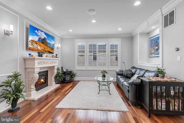 606 BARTON ST, Arlington, VA 22204