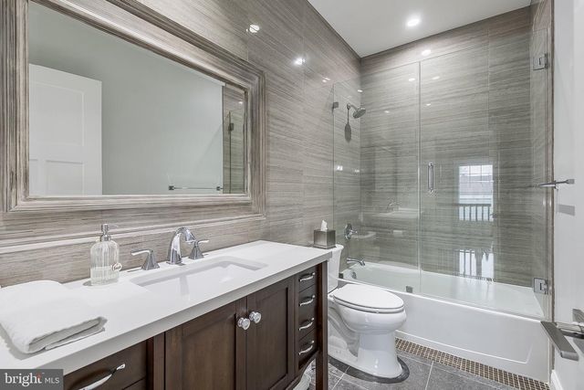 606 BARTON ST, Arlington, VA 22204