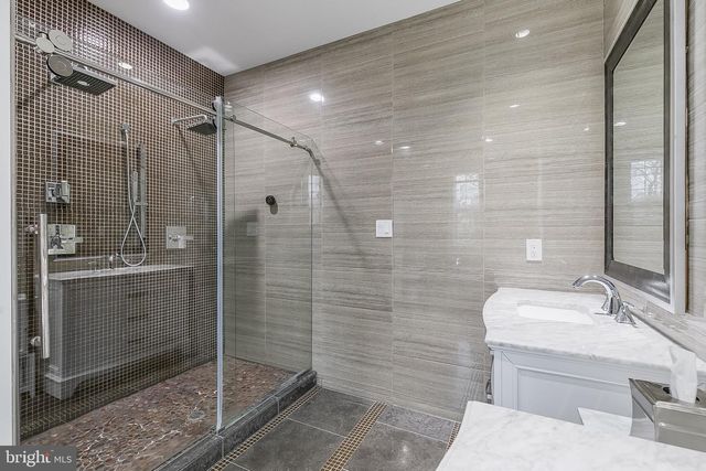 606 BARTON ST, Arlington, VA 22204