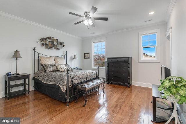 606 BARTON ST, Arlington, VA 22204