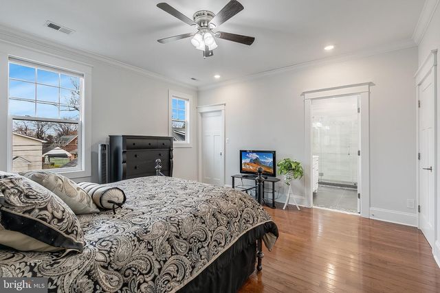 606 BARTON ST, Arlington, VA 22204