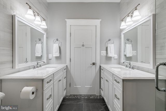 606 BARTON ST, Arlington, VA 22204