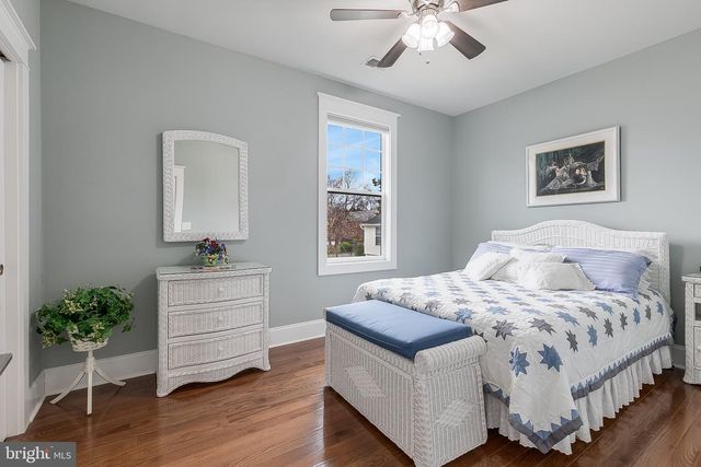 606 BARTON ST, Arlington, VA 22204