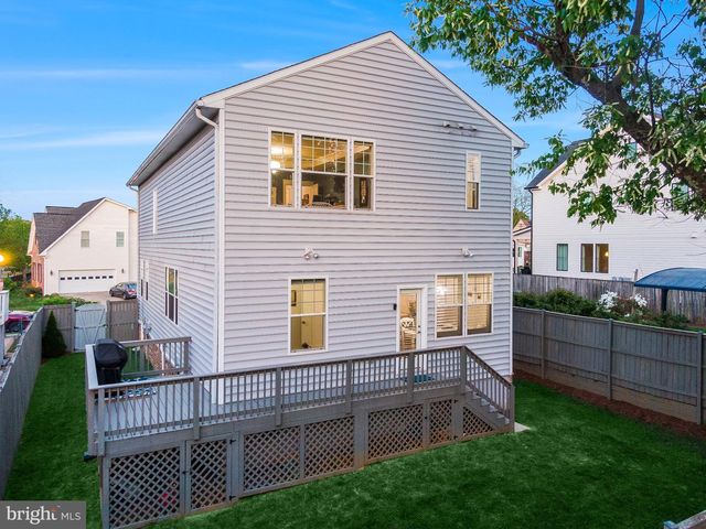 606 BARTON ST, Arlington, VA 22204