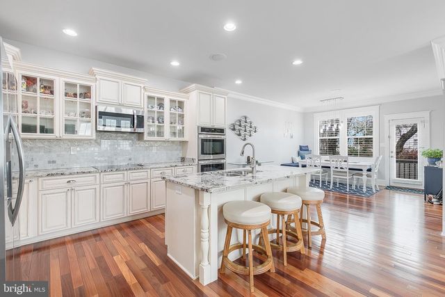606 BARTON ST, Arlington, VA 22204