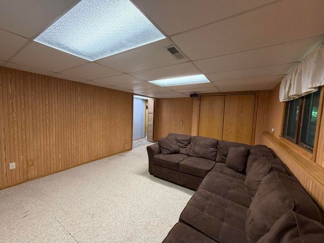 9051 Algoma Avenue NE, Rockford, MI 49341