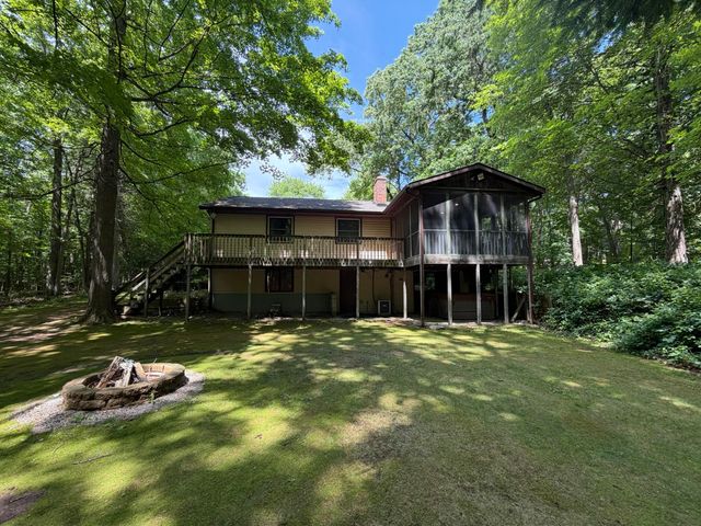 9051 Algoma Avenue NE, Rockford, MI 49341