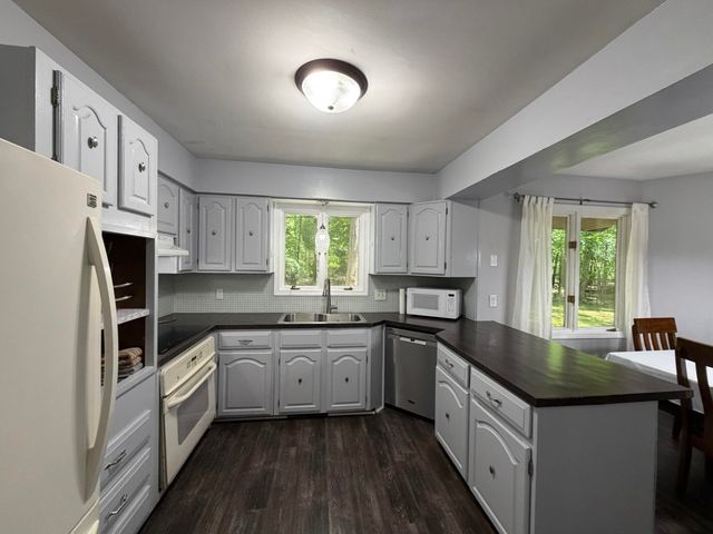9051 Algoma Avenue NE, Rockford, MI 49341