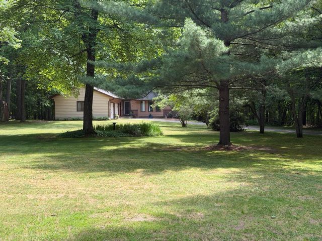 9051 Algoma Avenue NE, Rockford, MI 49341