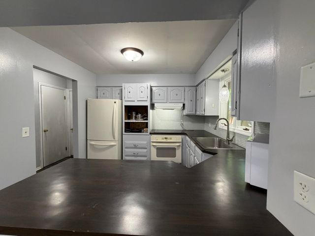 9051 Algoma Avenue NE, Rockford, MI 49341