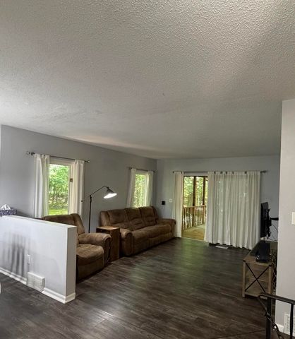 9051 Algoma Avenue NE, Rockford, MI 49341