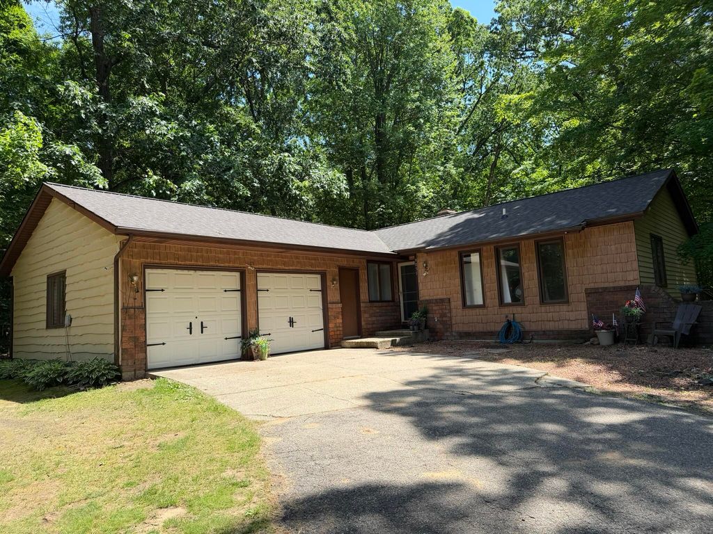 9051 Algoma Avenue NE, Rockford, MI 49341