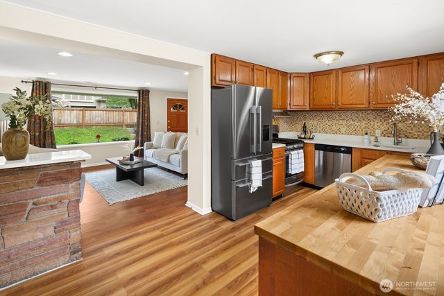 16511 22nd Avenue NE, Shoreline, WA 98155