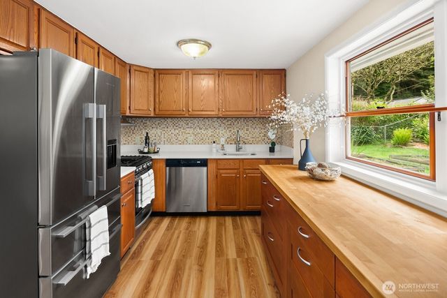 16511 22nd Avenue NE, Shoreline, WA 98155