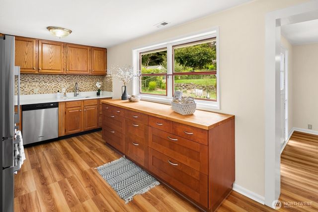 16511 22nd Avenue NE, Shoreline, WA 98155