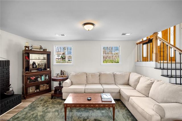 6055 Farrior Drive, Clemmons, NC 27012