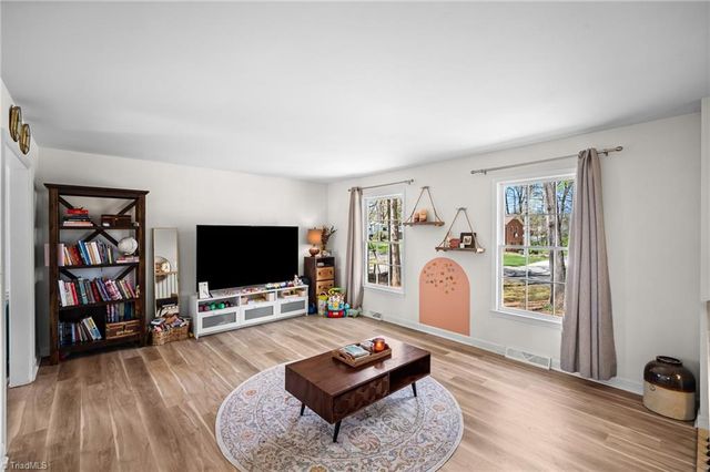 6055 Farrior Drive, Clemmons, NC 27012