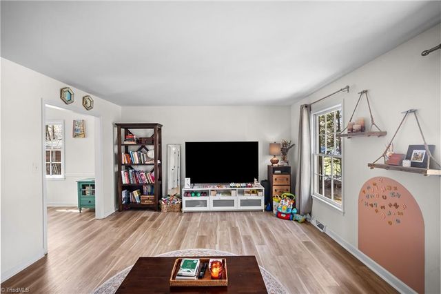 6055 Farrior Drive, Clemmons, NC 27012