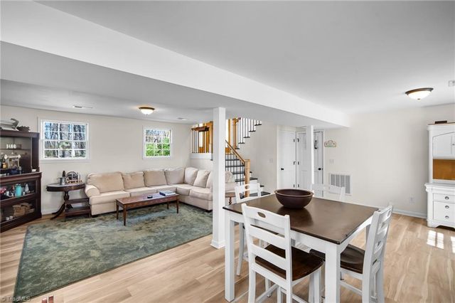 6055 Farrior Drive, Clemmons, NC 27012