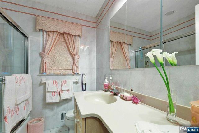 52 Otoole Street, Westwood, NJ 07675