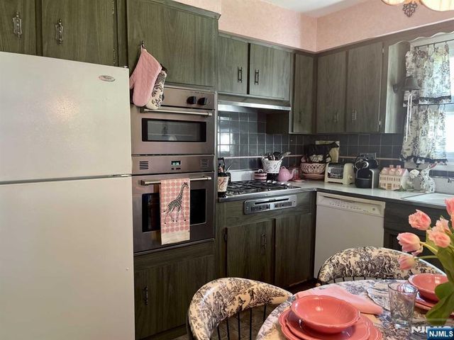 52 Otoole Street, Westwood, NJ 07675