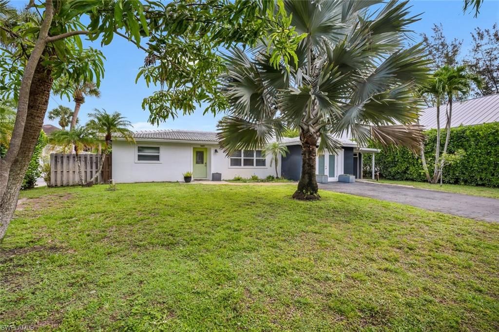 1483 Bembury DR, NAPLES, FL 34102 — photo 4