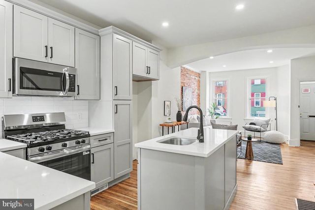 656 WALNUT ST, Columbia, PA 17512