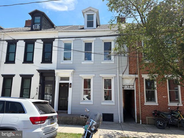 656 WALNUT ST, Columbia, PA 17512