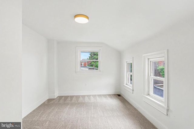 656 WALNUT ST, Columbia, PA 17512