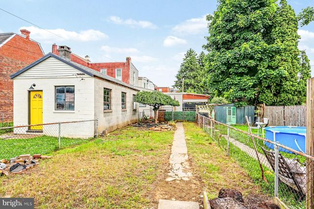 656 WALNUT ST, Columbia, PA 17512