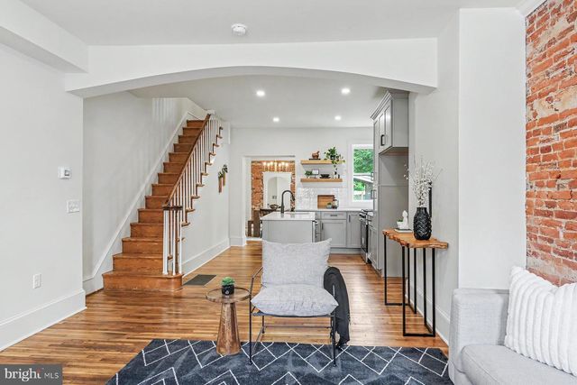 656 WALNUT ST, Columbia, PA 17512