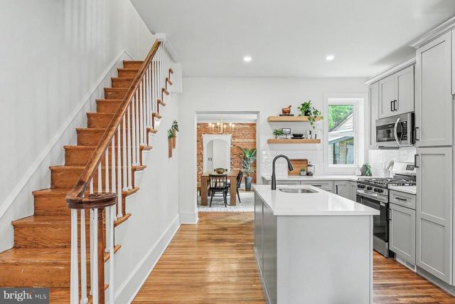 656 WALNUT ST, Columbia, PA 17512