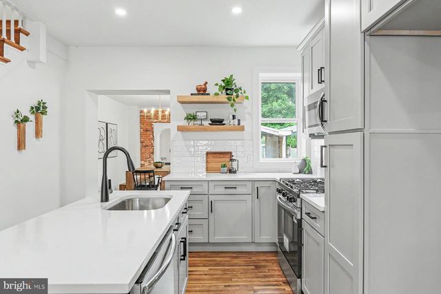 656 WALNUT ST, Columbia, PA 17512