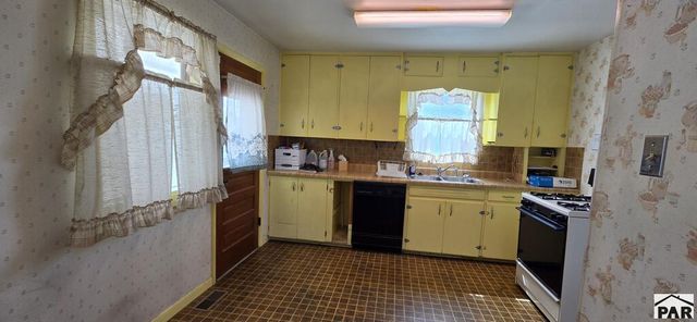 2726 Atlanta Ave, Pueblo, CO 81003