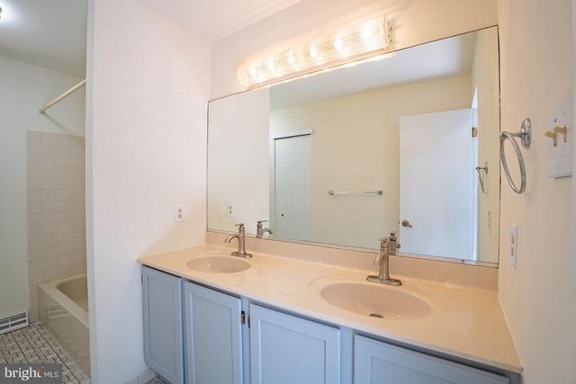 491 KINGS RD, Yardley, PA 19067