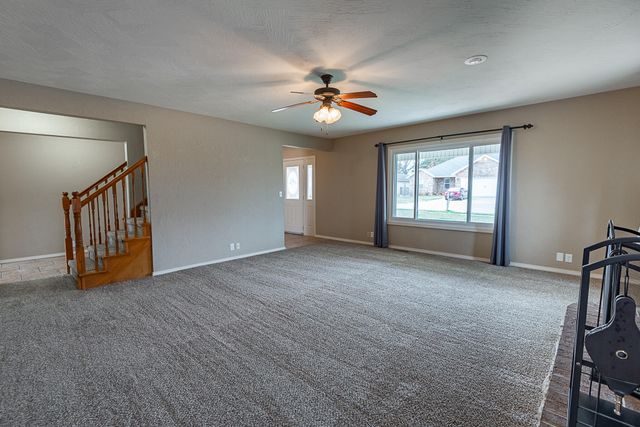 4424 S Farm Road 125, Springfield, MO 65810