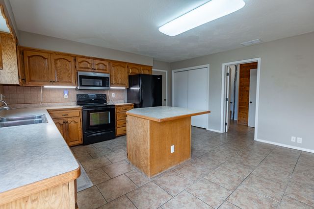 4424 S Farm Road 125, Springfield, MO 65810