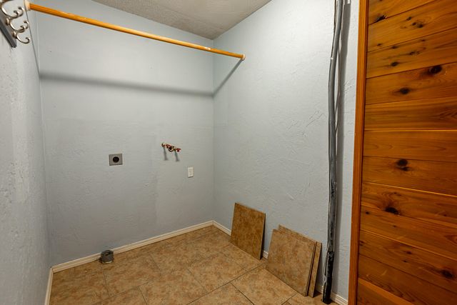 4424 S Farm Road 125, Springfield, MO 65810