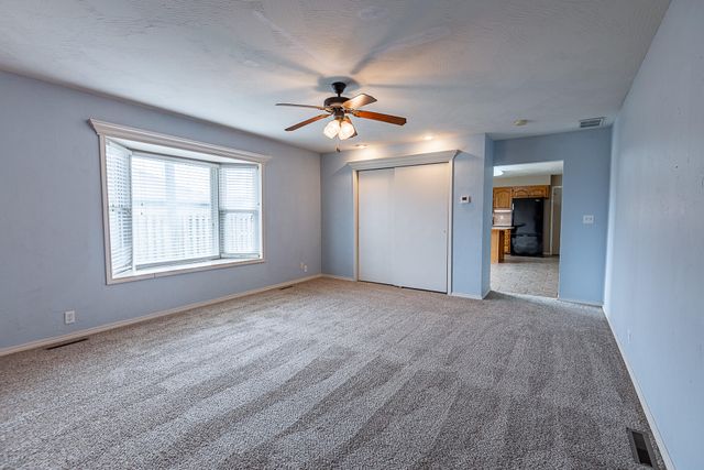 4424 S Farm Road 125, Springfield, MO 65810