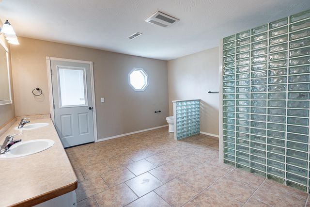 4424 S Farm Road 125, Springfield, MO 65810