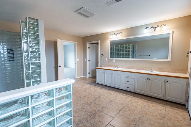 4424 S Farm Road 125, Springfield, MO 65810