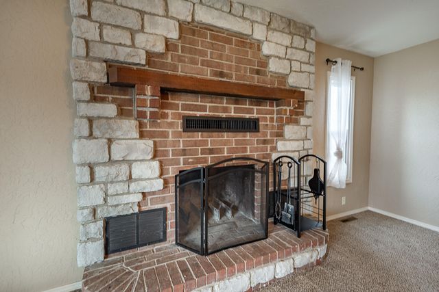 4424 S Farm Road 125, Springfield, MO 65810