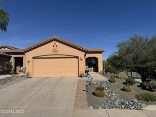 466 W Chardin Drive, Green Valley, AZ 85614