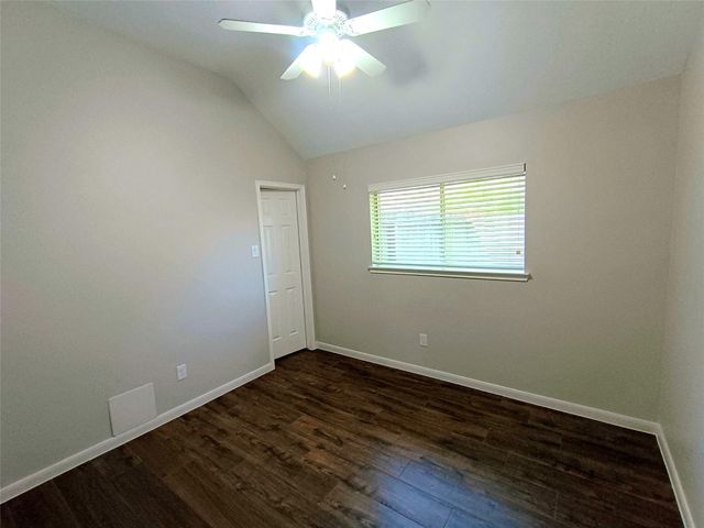 3821 Pin Oak Drive N, Pearland, TX 77581