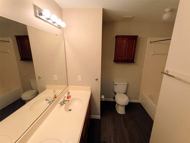3821 Pin Oak Drive N, Pearland, TX 77581