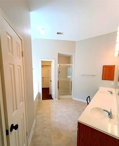 3821 Pin Oak Drive N, Pearland, TX 77581