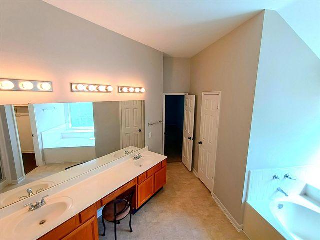3821 Pin Oak Drive N, Pearland, TX 77581
