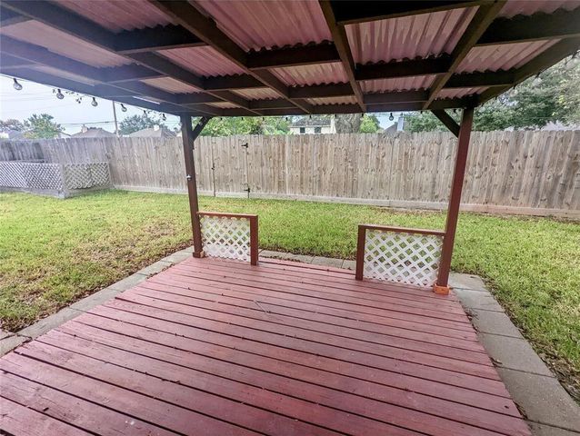 3821 Pin Oak Drive N, Pearland, TX 77581
