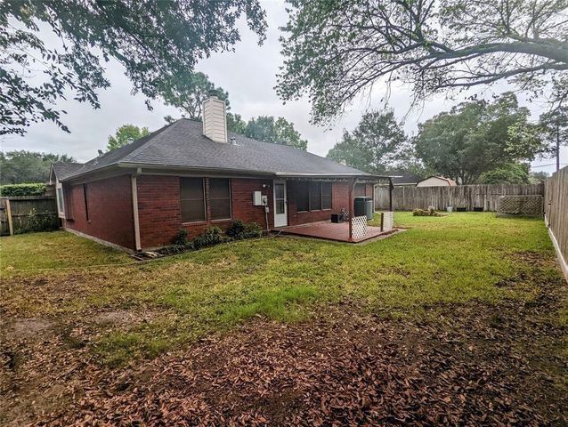 3821 Pin Oak Drive N, Pearland, TX 77581